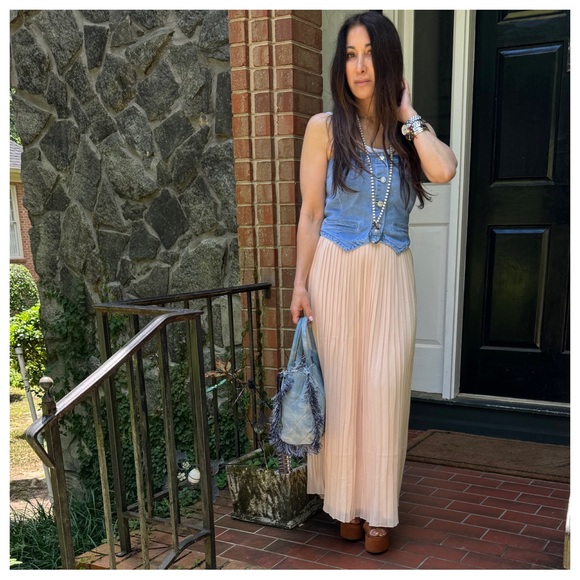 08 WOVEN CHIFFON HIGH WAIST PLEATED MIDI
SKIRT - Picture 3 of 10